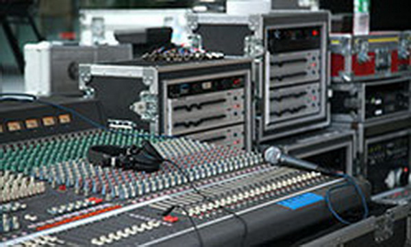 無線話筒的U段和V段區(qū)別6大區(qū)別，無線話筒的采購技巧